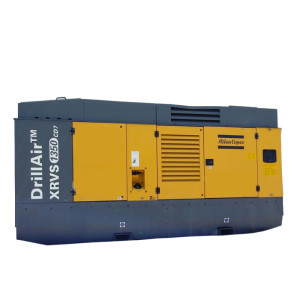 Máy nén di động màu đen XRVS1350 429 Kw và 975 L Capacity Tank Diesel Giải pháp di động cuối cùng